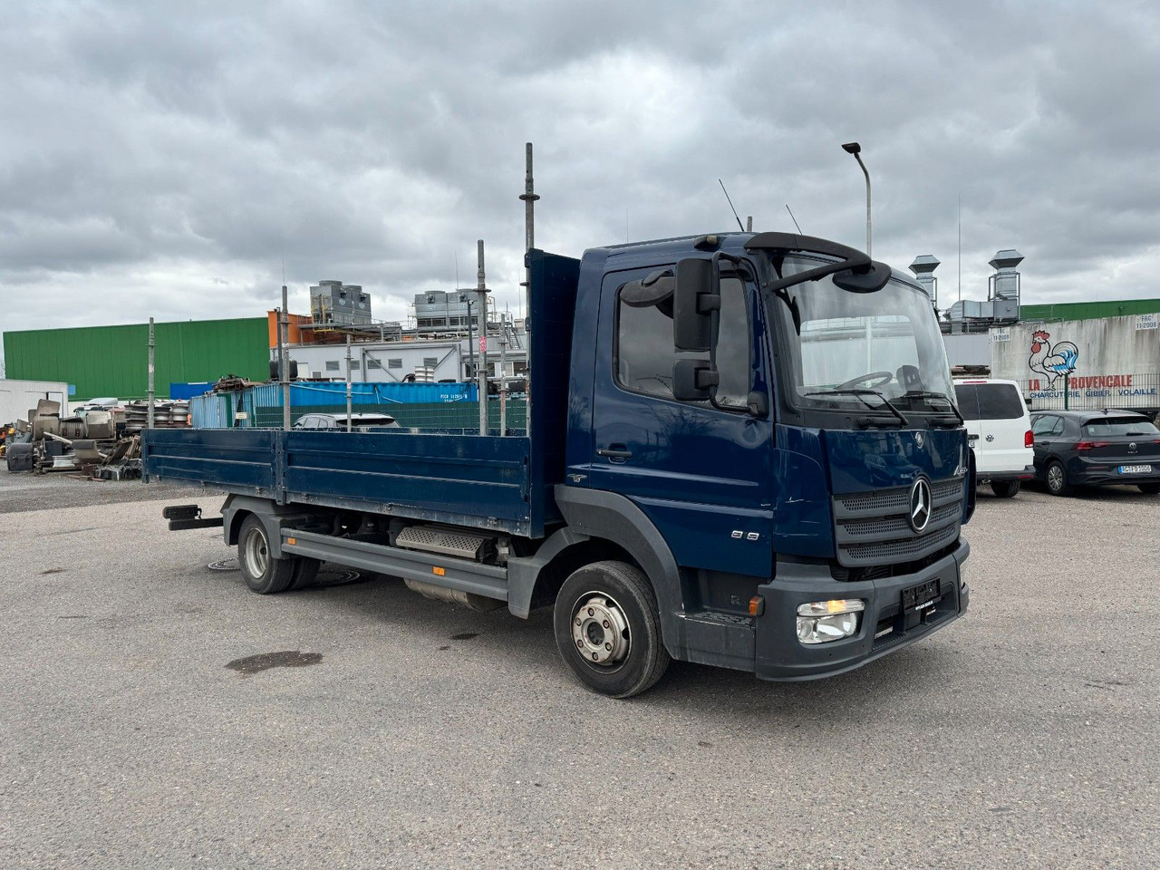 Mercedes-Benz 818 4X2 Pritsche Original kilometer - Utilitaire plateau: photos 1 Mercedes-Benz 818 4X2 Pritsche Original kilometer - Utilitaire plateau: photos 1