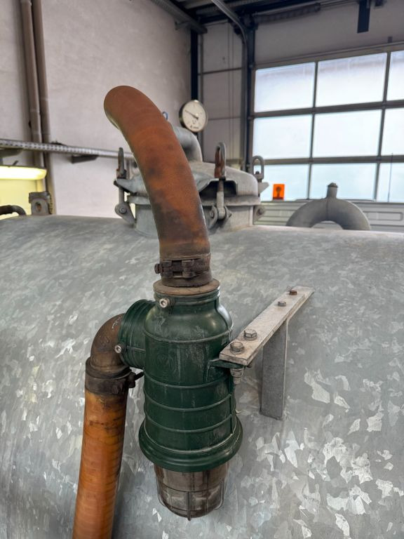 Mercedes-Benz 818 4X2 ROM Toilettenwagen Mercedes-Benz 818 4X2 ROM Toilettenwagen 6 Plätze - Camion hydrocureur: photos 5 Mercedes-Benz 818 4X2 ROM Toilettenwagen Mercedes-Benz 818 4X2 ROM Toilettenwagen 6 Plätze - Camion hydrocureur: photos 5