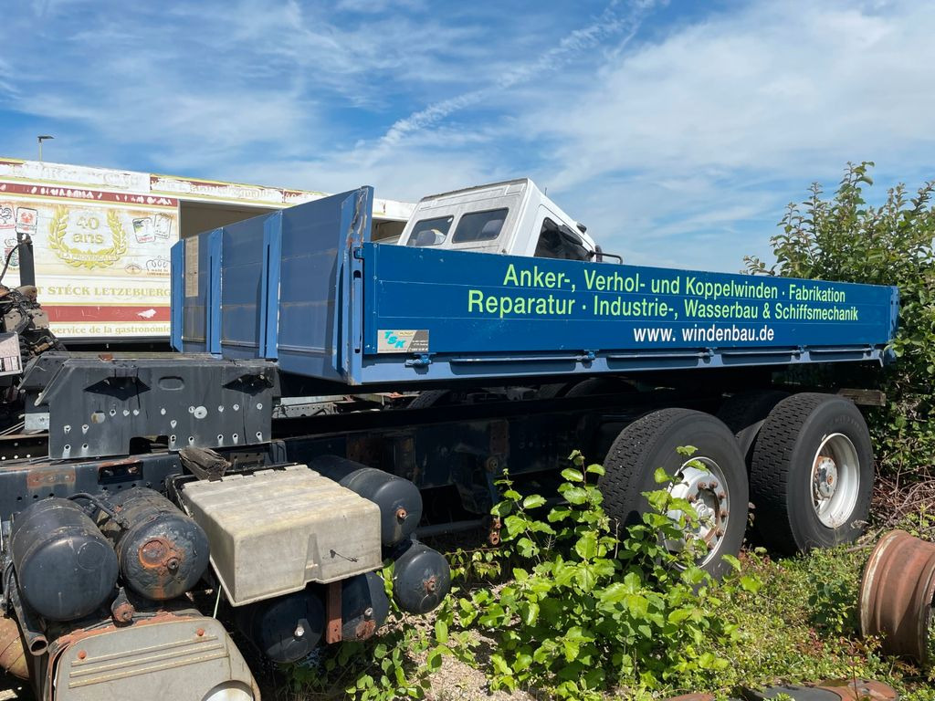 Pritsche lose mit Kransockel Pritsche lose mit Kransockel - Camion plateau: photos 1 Pritsche lose mit Kransockel Pritsche lose mit Kransockel - Camion plateau: photos 1