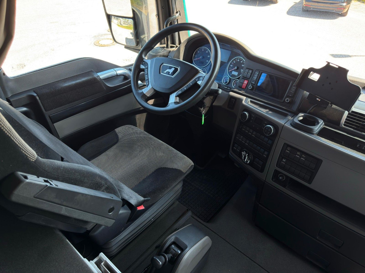 Tracteur routier MAN 18.460 4x2 Kipphydr. | Standheiz. | Top Zustand: photos 12 Tracteur routier MAN 18.460 4x2 Kipphydr. | Standheiz. | Top Zustand: photos 12