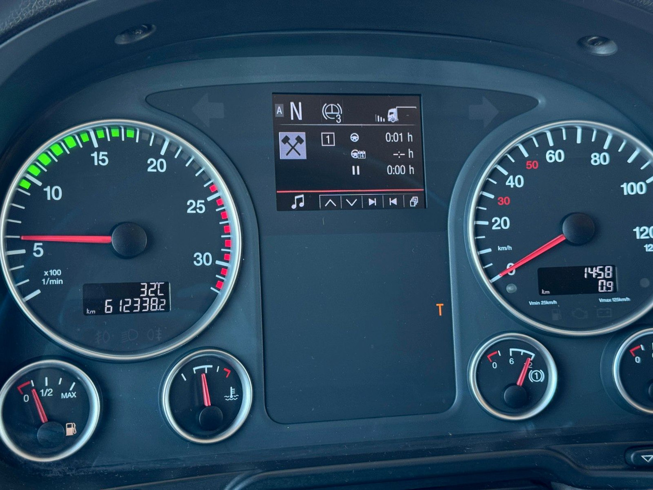 Tracteur routier MAN 18.460 4x2 Kipphydr. | Standheiz. | Top Zustand: photos 13 Tracteur routier MAN 18.460 4x2 Kipphydr. | Standheiz. | Top Zustand: photos 13