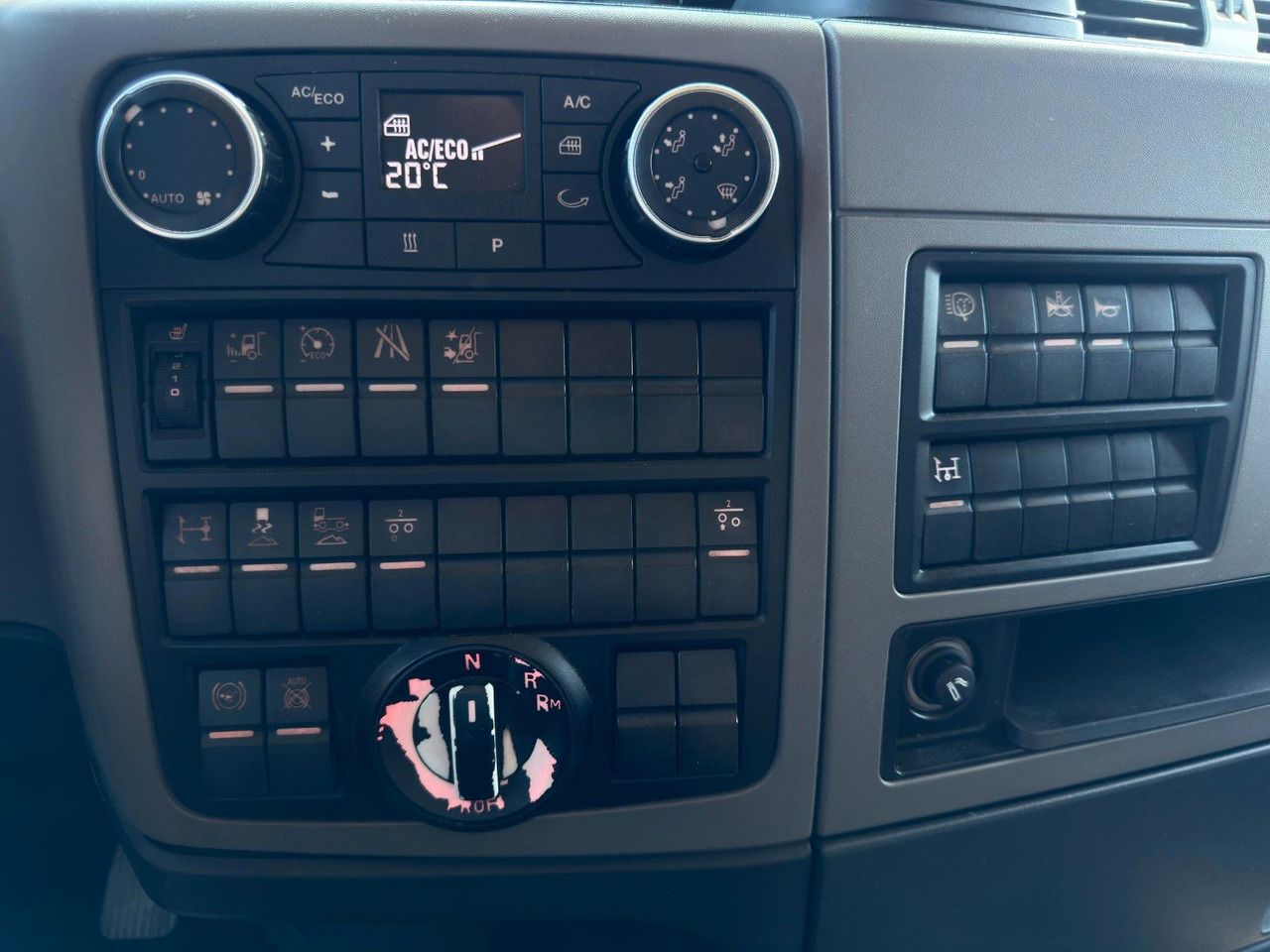 Tracteur routier MAN 18.460 4x2 Kipphydr. | Standheiz. | Top Zustand: photos 15 Tracteur routier MAN 18.460 4x2 Kipphydr. | Standheiz. | Top Zustand: photos 15