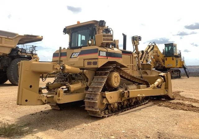 CAT D8R - Bulldozer: photos 3 CAT D8R - Bulldozer: photos 3