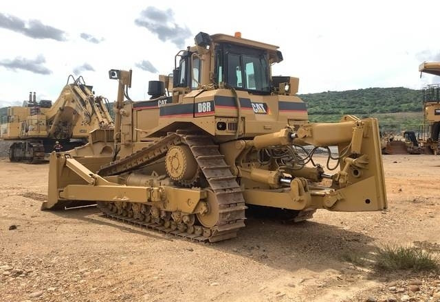 CAT D8R - Bulldozer: photos 2 CAT D8R - Bulldozer: photos 2
