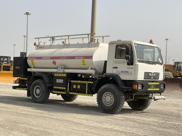 MAN LE18.220 - Camion citerne: photos 4 MAN LE18.220 - Camion citerne: photos 4