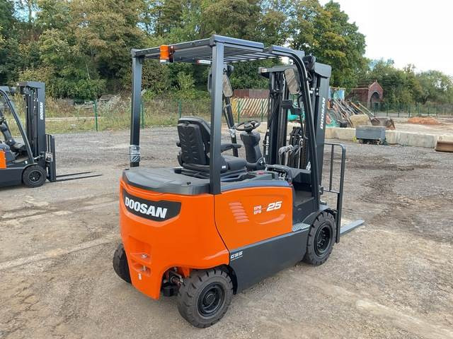 Doosan B25X-7 PLUS - Chariot élévateur électrique: photos 3 Doosan B25X-7 PLUS - Chariot élévateur électrique: photos 3