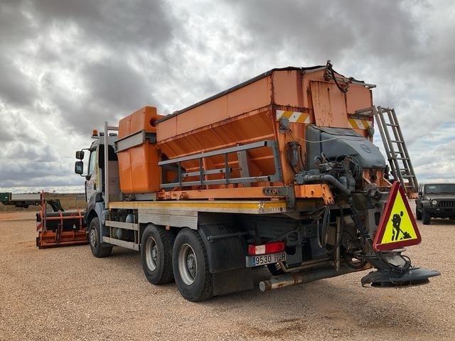 Renault Kerax - Engin de déneigement: photos 2 Renault Kerax - Engin de déneigement: photos 2