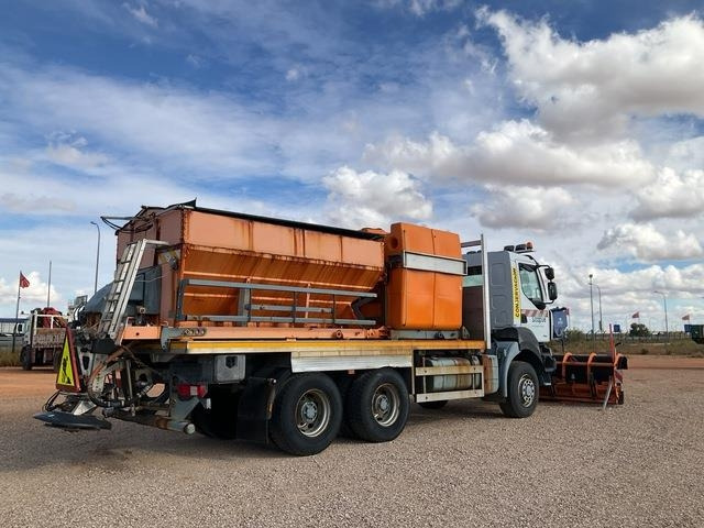 Renault Kerax - Engin de déneigement: photos 3 Renault Kerax - Engin de déneigement: photos 3