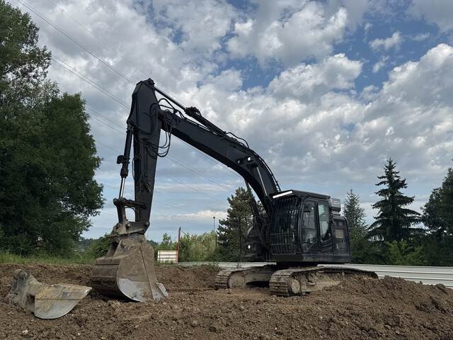 Hitachi ZX225USLC-6 - Pelle sur chenille: photos 1 Hitachi ZX225USLC-6 - Pelle sur chenille: photos 1