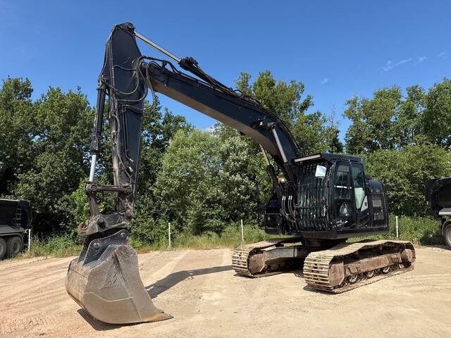 Hitachi ZX225USLC-6 - Pelle sur chenille: photos 1 Hitachi ZX225USLC-6 - Pelle sur chenille: photos 1