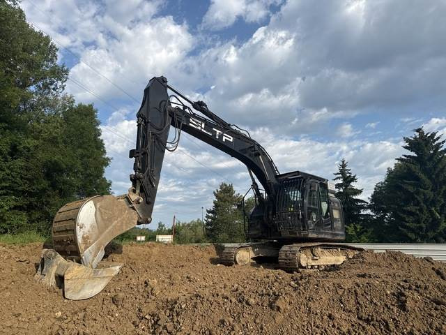 Hitachi ZX225USLC-6 - Pelle sur chenille: photos 2 Hitachi ZX225USLC-6 - Pelle sur chenille: photos 2