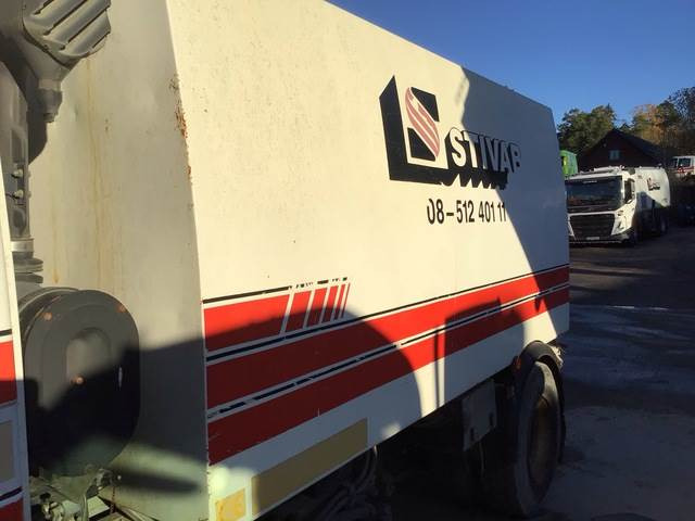 Balayeuse de voirie Volvo FL611: photos 24