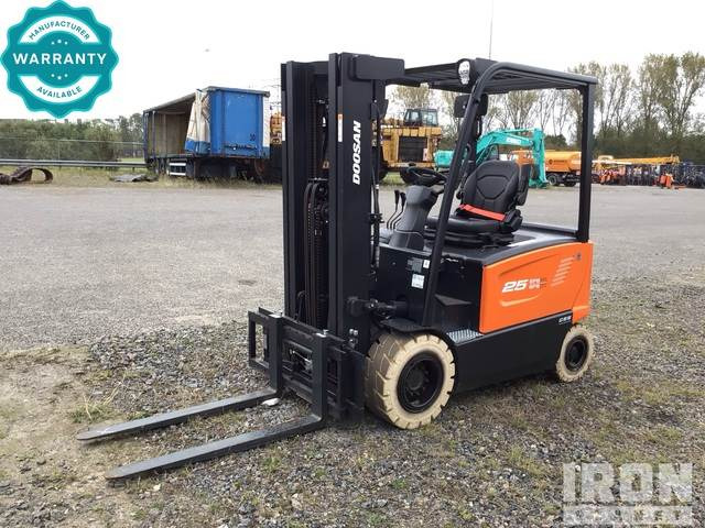 Doosan B25X-7 PLUS - Chariot élévateur électrique: photos 1 Doosan B25X-7 PLUS - Chariot élévateur électrique: photos 1