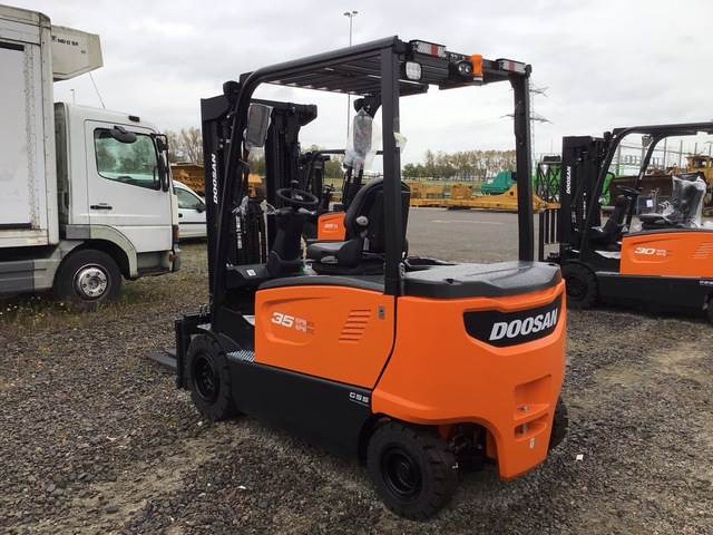 Doosan B35X-7 PLUS - Chariot élévateur électrique: photos 2 Doosan B35X-7 PLUS - Chariot élévateur électrique: photos 2