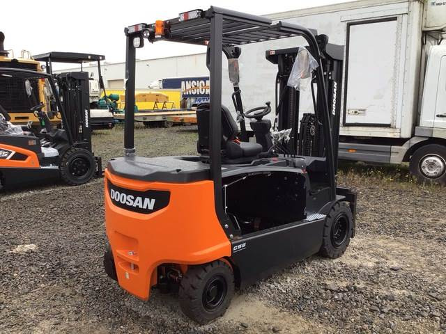 Doosan B35X-7 PLUS - Chariot élévateur électrique: photos 3 Doosan B35X-7 PLUS - Chariot élévateur électrique: photos 3