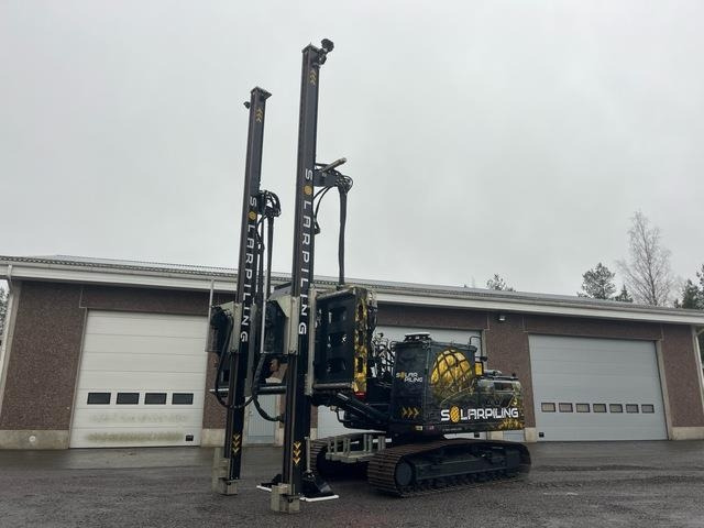 Solar Pilling Hydraulic Pilling Device/ Proto - Mât de battage: photos 1 Solar Pilling Hydraulic Pilling Device/ Proto - Mât de battage: photos 1