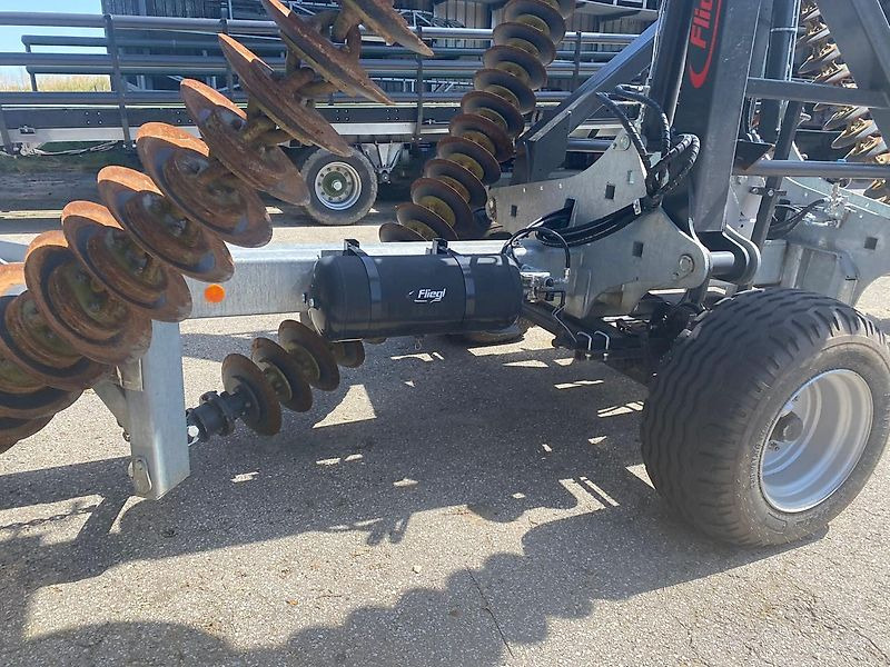 Fliegl KSE 680 Kettenscheibenegge - Cover crop: photos 4 Fliegl KSE 680 Kettenscheibenegge - Cover crop: photos 4