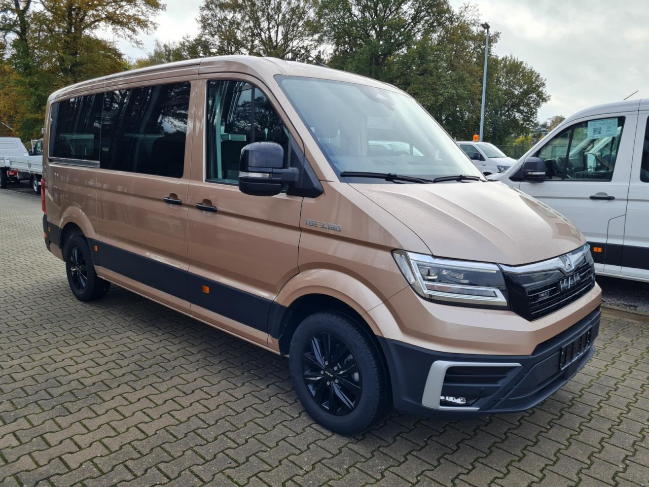 MAN Man TGE 3.180 TDi Kombi 9 Sitze ALU KAMERA LED LEDER Sonderumbau - Minibus, Transport de personnes: photos 3 MAN Man TGE 3.180 TDi Kombi 9 Sitze ALU KAMERA LED LEDER Sonderumbau - Minibus, Transport de personnes: photos 3