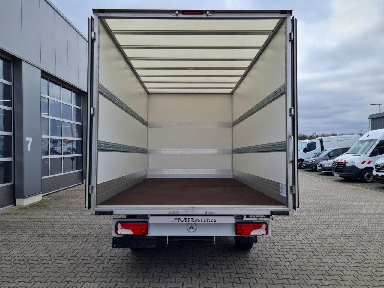 Mercedes-Benz Sprinter 315 Koffer lang MBux KLIMA NAVI TEMPOMA - Fourgon grand volume: photos 5 Mercedes-Benz Sprinter 315 Koffer lang MBux KLIMA NAVI TEMPOMA - Fourgon grand volume: photos 5