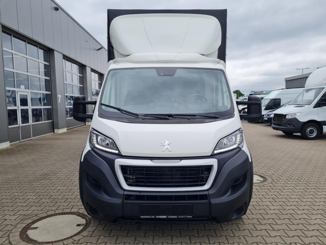 Peugeot Boxer 3,5t Pritsche Plane 2.2 HDi L4 435 - Utilitaire rideaux coulissants (PLSC): photos 2 Peugeot Boxer 3,5t Pritsche Plane 2.2 HDi L4 435 - Utilitaire rideaux coulissants (PLSC): photos 2