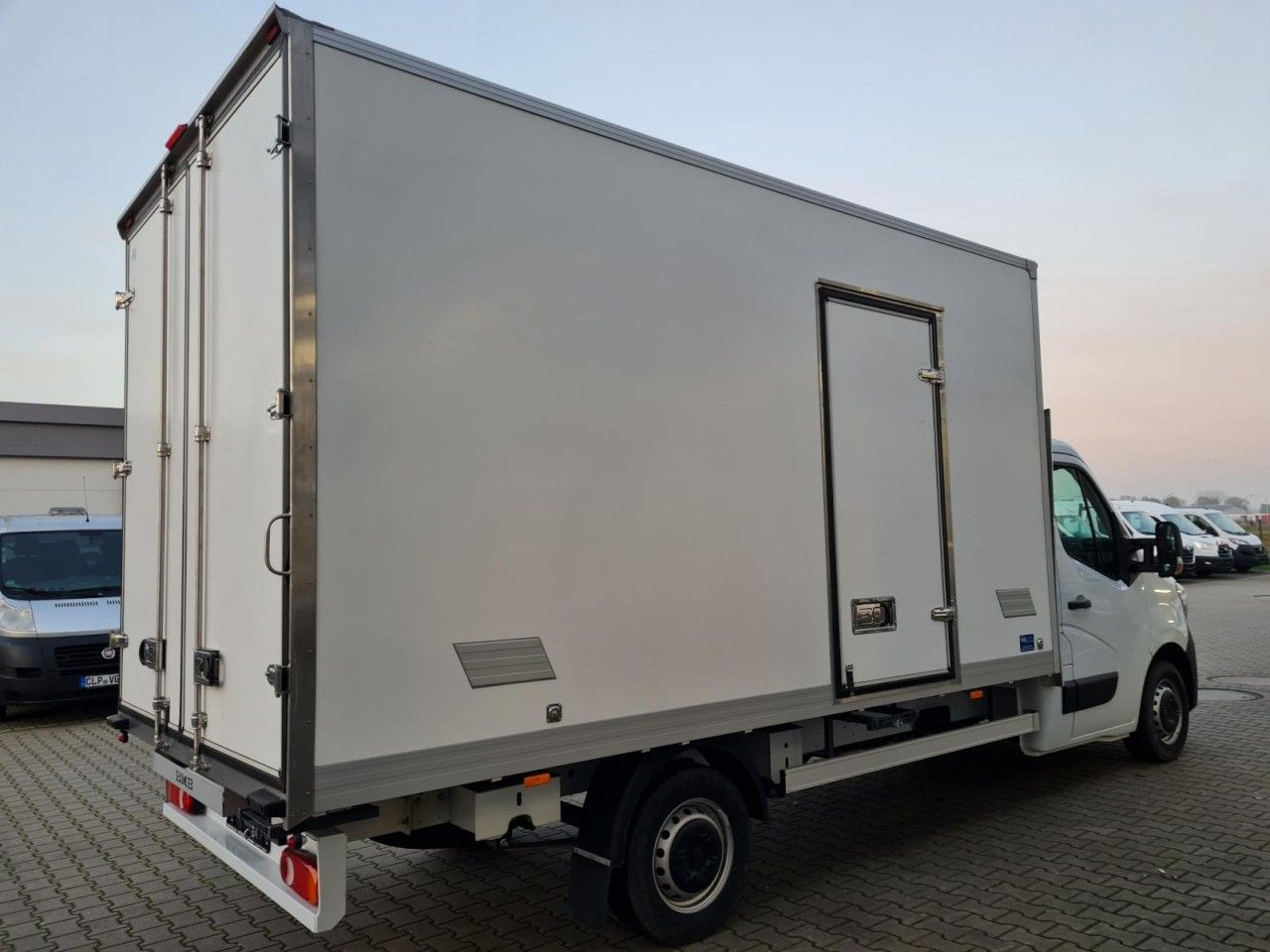 Renault Master 3.5t Möbel Koffer KLIMA LUFTFEDERUNG TEMP - Fourgon grand volume: photos 4 Renault Master 3.5t Möbel Koffer KLIMA LUFTFEDERUNG TEMP - Fourgon grand volume: photos 4