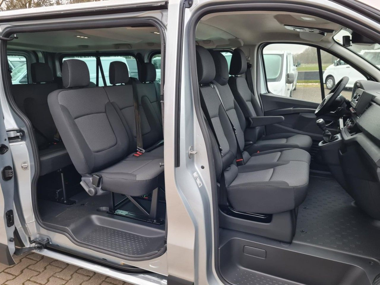 Renault Trafic Kombi 9-Sitze L2 Grand Equilibre KLIMA TE - Voiture: photos 4 Renault Trafic Kombi 9-Sitze L2 Grand Equilibre KLIMA TE - Voiture: photos 4