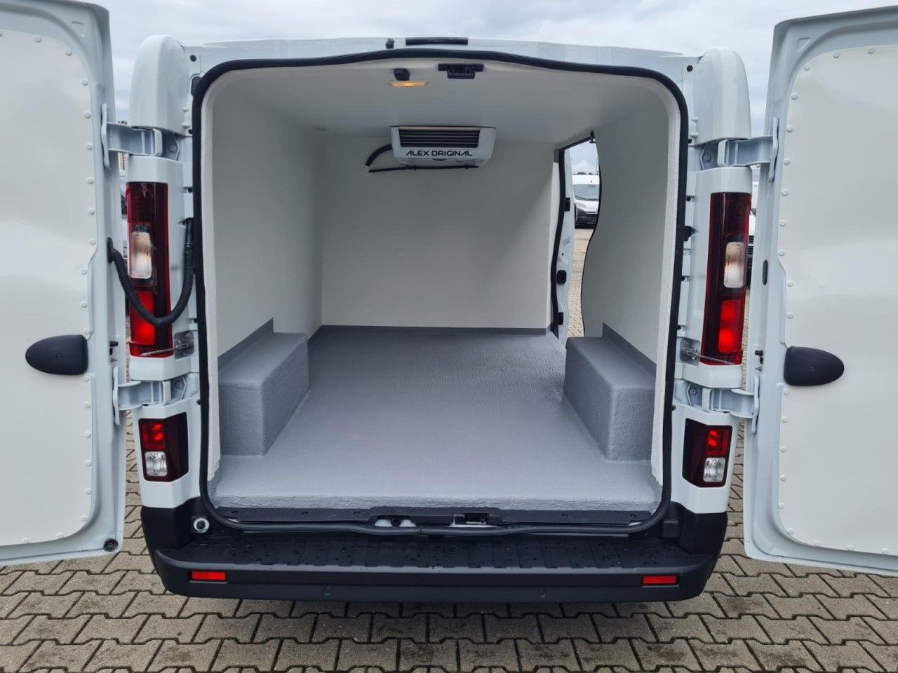 Renault Trafic Kühlkasten 3.0t L2 KLIMA LED NAVI_APP TEM - Utilitaire frigorifique: photos 5 Renault Trafic Kühlkasten 3.0t L2 KLIMA LED NAVI_APP TEM - Utilitaire frigorifique: photos 5