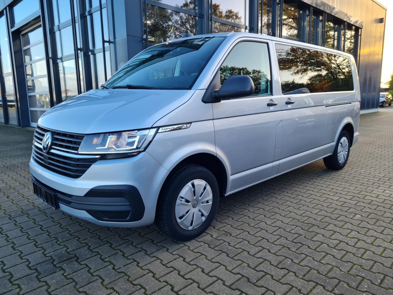 Volkswagen T6.1 Caravelle TDI lang 9 Sitzer 2 Schiebetüren Trendl. - Minibus, Transport de personnes: photos 1 Volkswagen T6.1 Caravelle TDI lang 9 Sitzer 2 Schiebetüren Trendl. - Minibus, Transport de personnes: photos 1