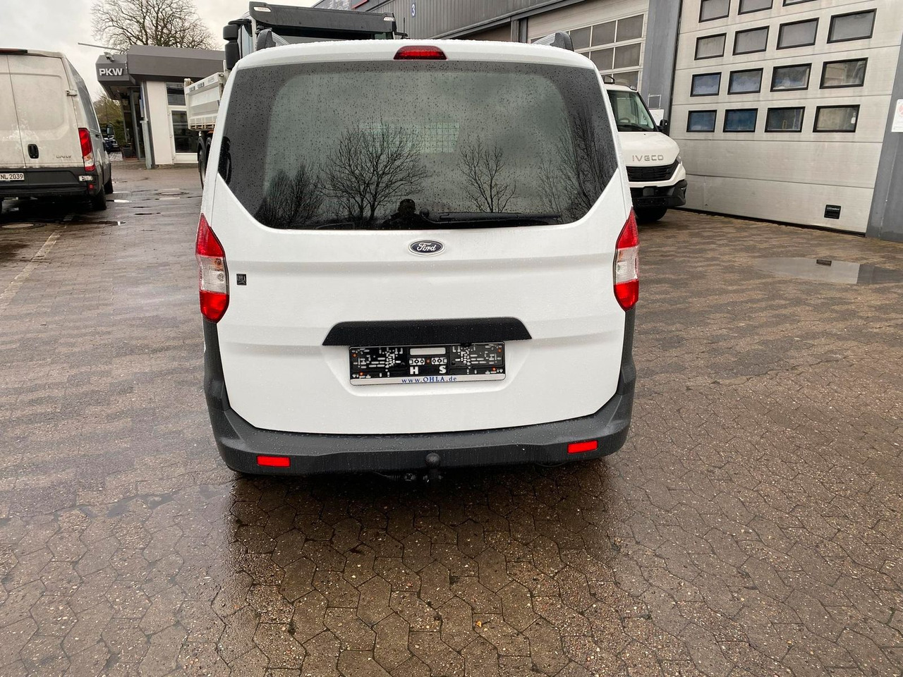 Ford Transit Courier 1.0 Trend Klima, AHK, RFK - Transport de personnes: photos 4 Ford Transit Courier 1.0 Trend Klima, AHK, RFK - Transport de personnes: photos 4
