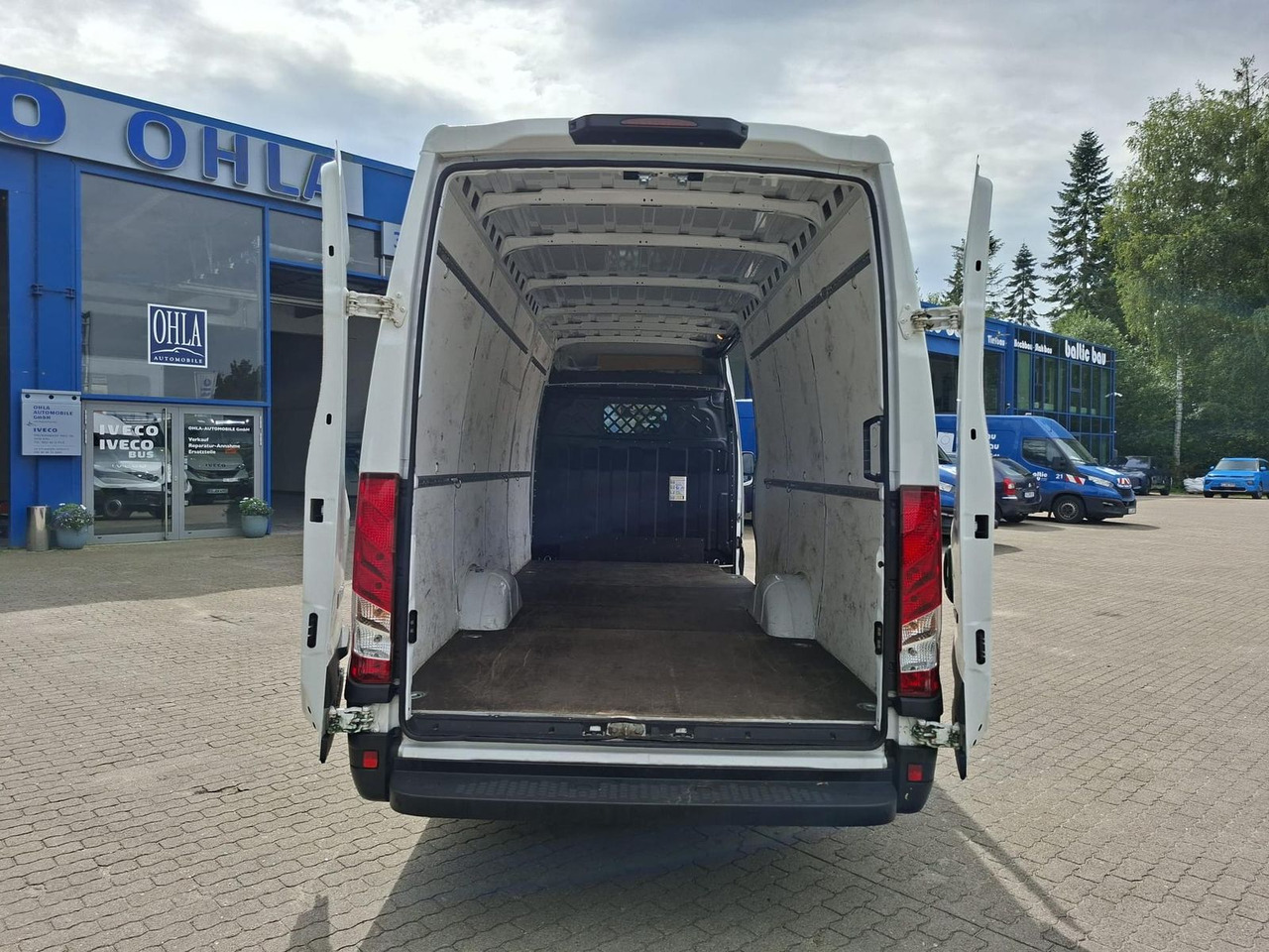 Iveco Daily 35S16V Klima 4100 115 kW (156 PS), Auto... - Fourgon utilitaire: photos 5 Iveco Daily 35S16V Klima 4100 115 kW (156 PS), Auto... - Fourgon utilitaire: photos 5