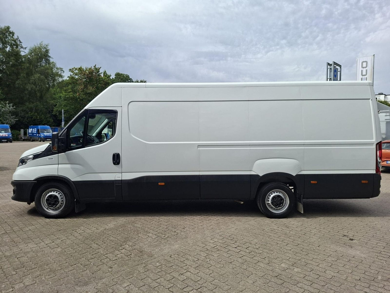 Iveco Daily 35S16V Klima 4100 115 kW (156 PS), Auto... - Fourgon utilitaire: photos 2 Iveco Daily 35S16V Klima 4100 115 kW (156 PS), Auto... - Fourgon utilitaire: photos 2