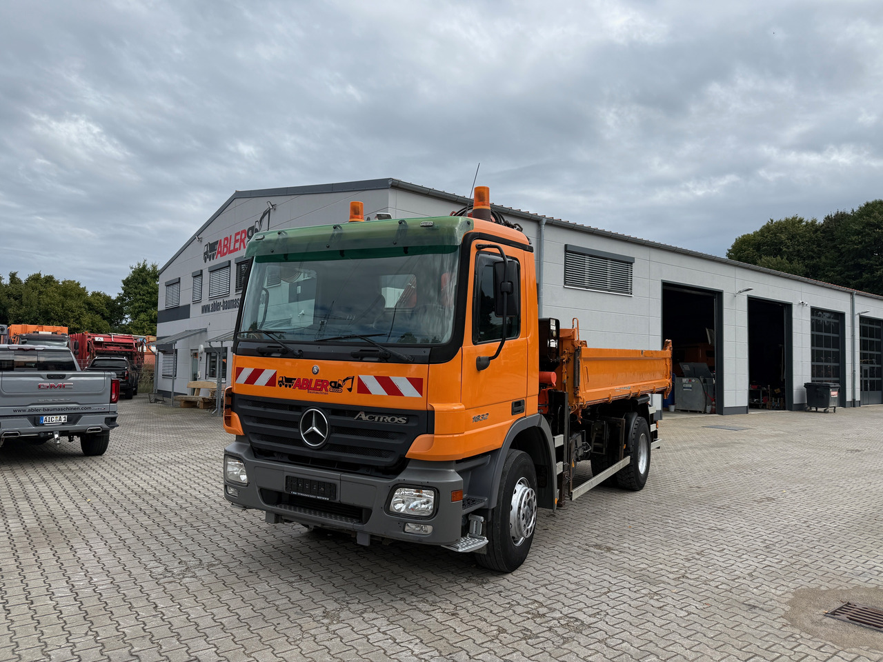 Mercedes-Benz 1832 Actros MP2 3-Seiten-Kipper mit Kran + Funk - Camion benne, Camion grue: photos 2 Mercedes-Benz 1832 Actros MP2 3-Seiten-Kipper mit Kran + Funk - Camion benne, Camion grue: photos 2
