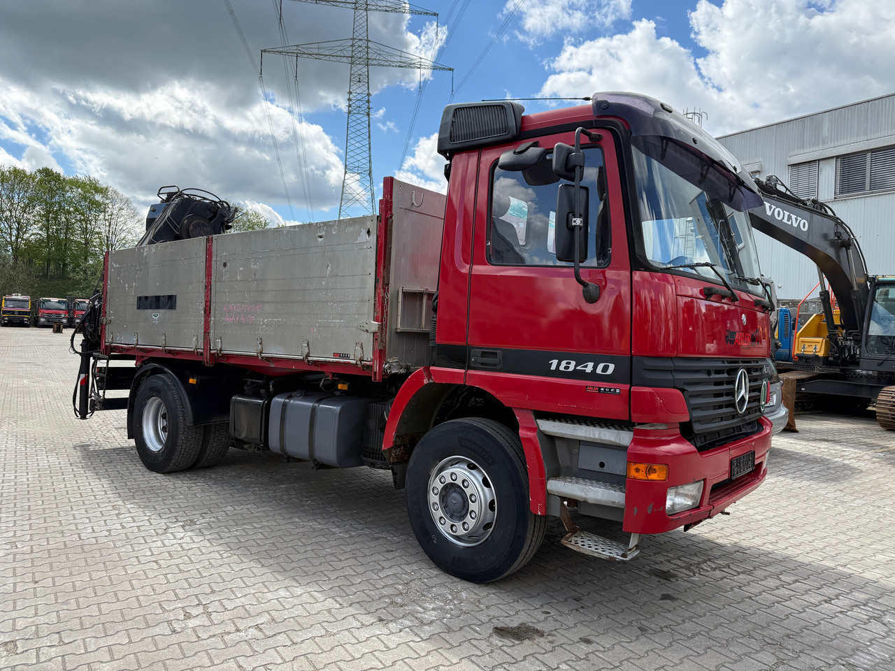 Mercedes-Benz 1840 Actros 2-Seiten-Kipper mit Kran Hiab 125-3 mit Funk - Camion plateau, Camion grue: photos 3 Mercedes-Benz 1840 Actros 2-Seiten-Kipper mit Kran Hiab 125-3 mit Funk - Camion plateau, Camion grue: photos 3