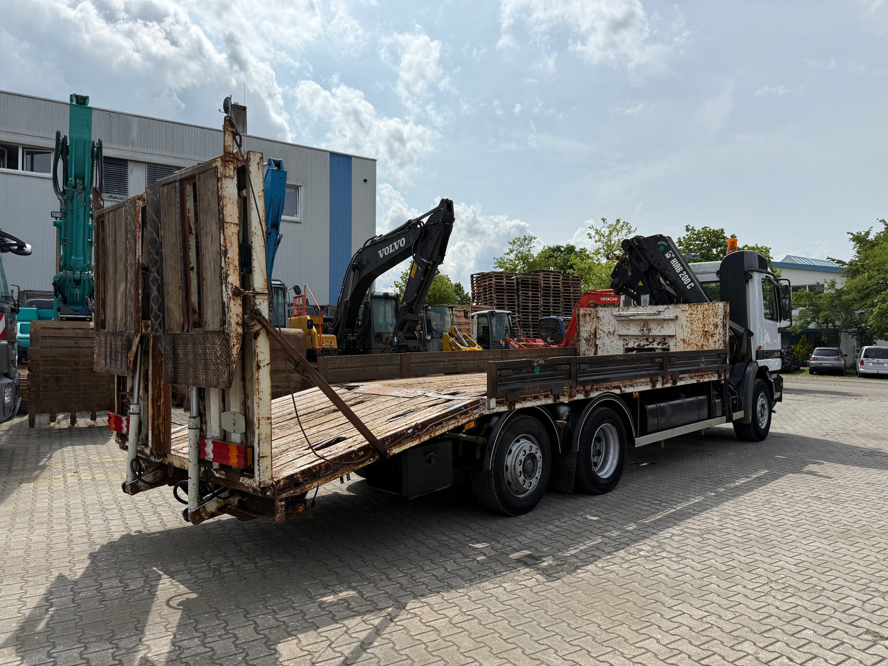Mercedes-Benz 2535 Actros MP1 Baumaschinentransporter mit Kran und Rampen - Camion porte-voitures, Camion grue: photos 4 Mercedes-Benz 2535 Actros MP1 Baumaschinentransporter mit Kran und Rampen - Camion porte-voitures, Camion grue: photos 4