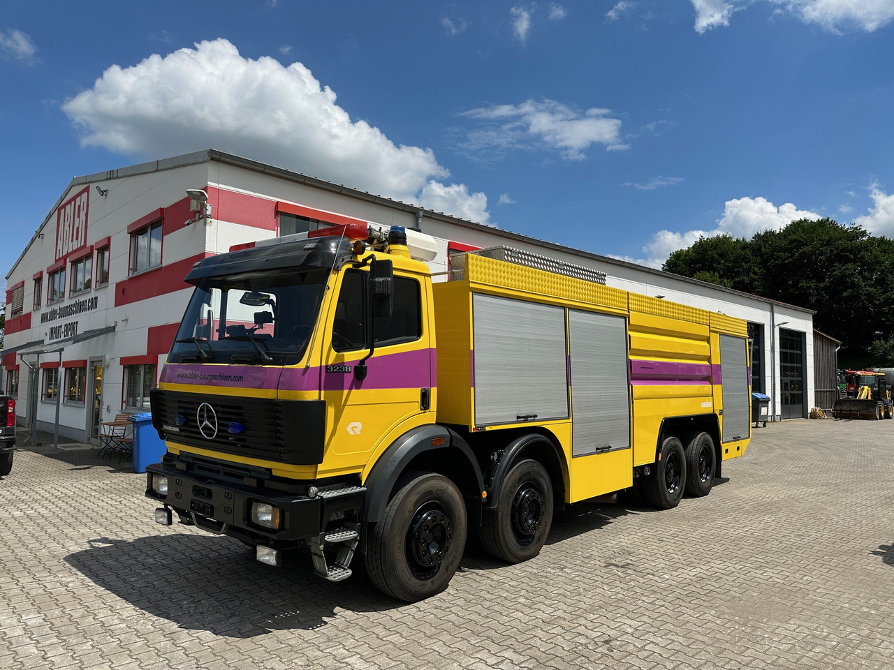 Mercedes-Benz 3238 SK Löschfahrzeug Rosenbauer Wasser + Schaum 66m Wurfweite - Camion de pompier: photos 2 Mercedes-Benz 3238 SK Löschfahrzeug Rosenbauer Wasser + Schaum 66m Wurfweite - Camion de pompier: photos 2
