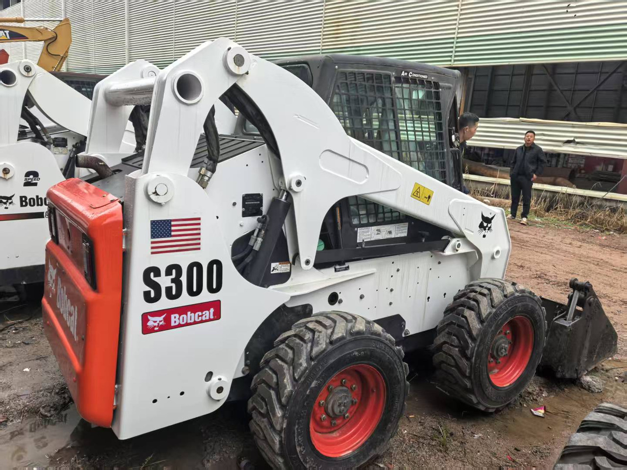 Bobcat S300 - Mini chargeuse: photos 1 Bobcat S300 - Mini chargeuse: photos 1