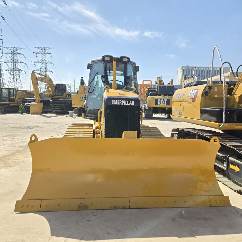 Caterpillar D5K - Pelle sur chenille: photos 5 Caterpillar D5K - Pelle sur chenille: photos 5