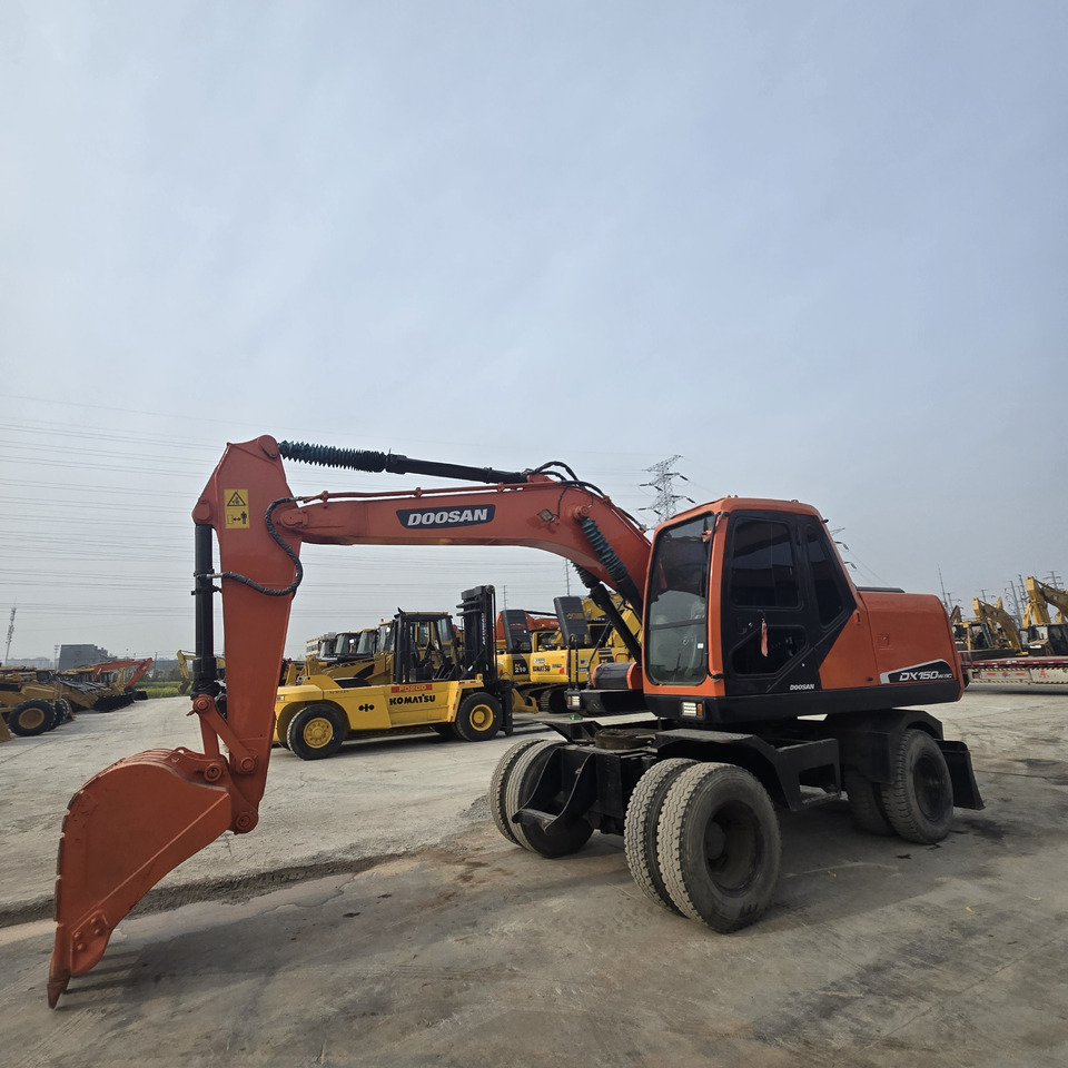 DOOSAN DX150W - Pelle sur pneus: photos 3 DOOSAN DX150W - Pelle sur pneus: photos 3