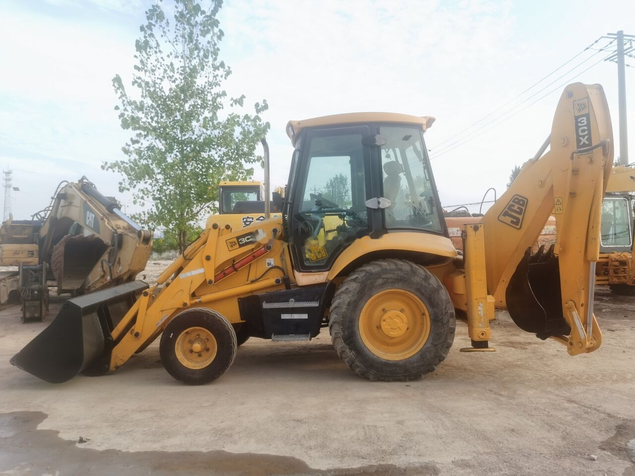 JCB 3CX - Tractopelle: photos 1 JCB 3CX - Tractopelle: photos 1