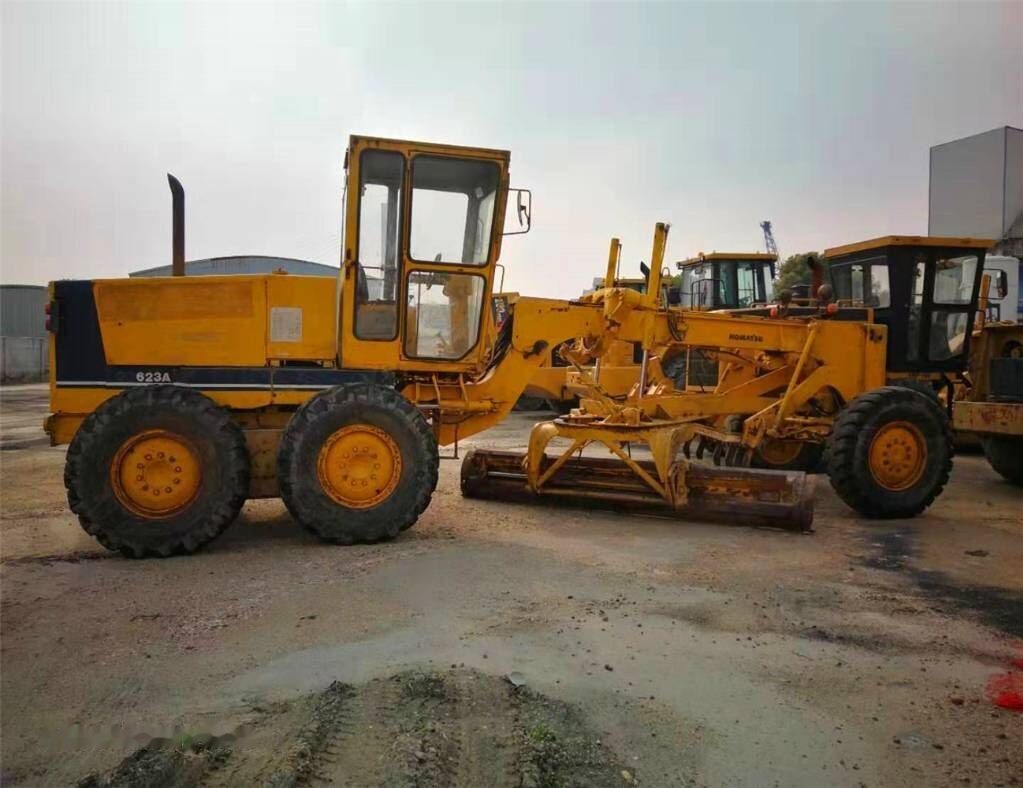Komatsu GD623A - Niveleuse: photos 3 Komatsu GD623A - Niveleuse: photos 3
