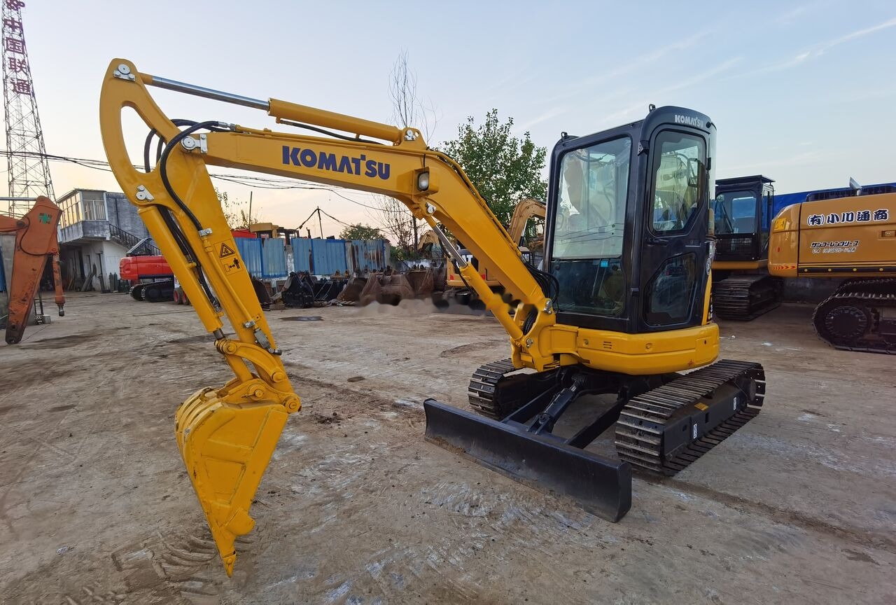 Komatsu PC35MR - Pelle sur chenille: photos 4 Komatsu PC35MR - Pelle sur chenille: photos 4