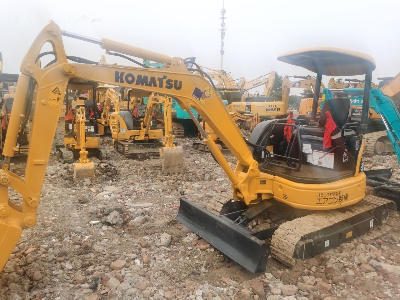 Komatsu PC35MR - Mini pelle: photos 3 Komatsu PC35MR - Mini pelle: photos 3