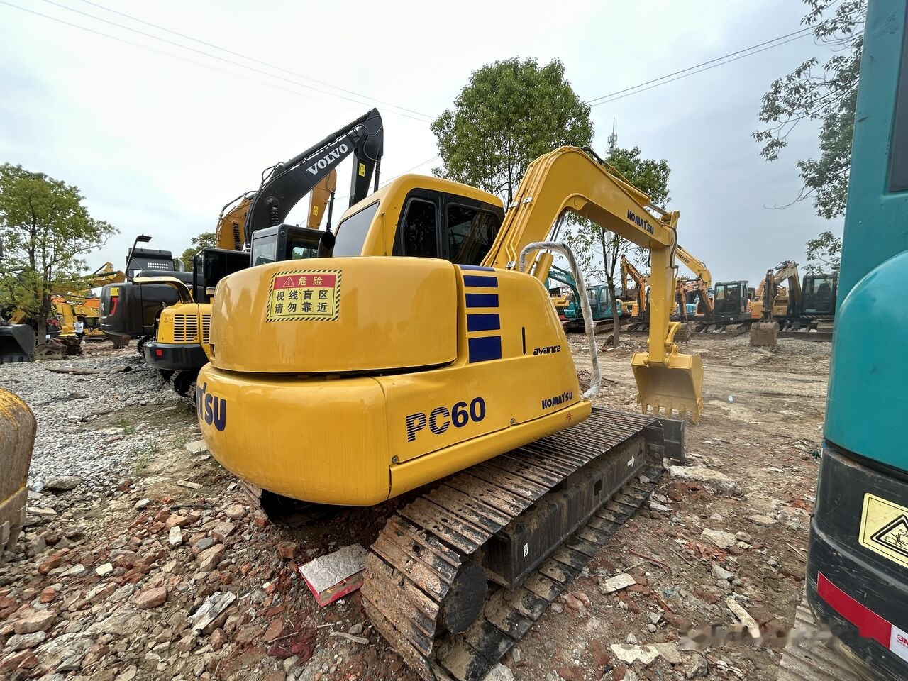 Komatsu PC60 - Pelle sur chenille: photos 1 Komatsu PC60 - Pelle sur chenille: photos 1