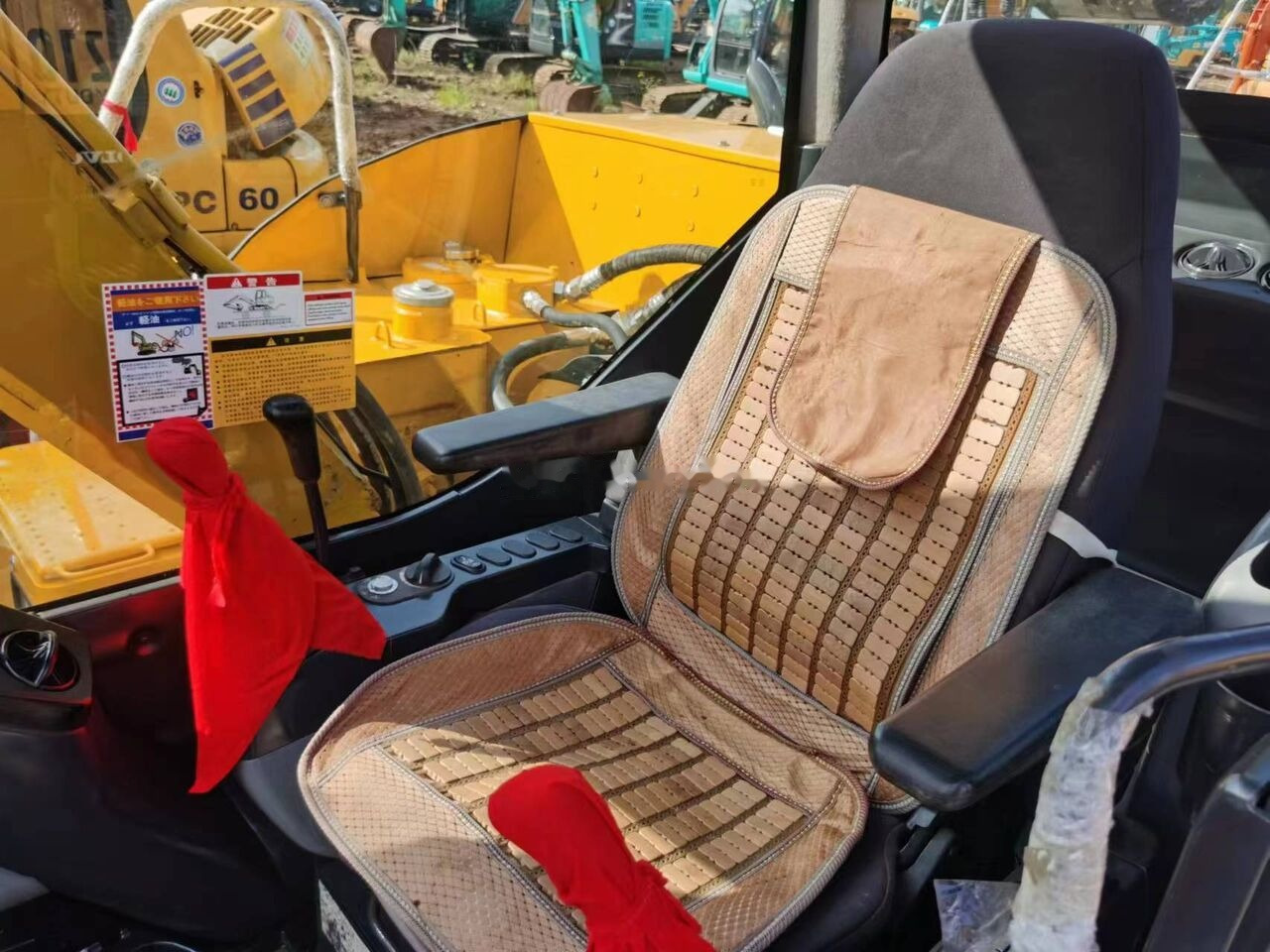 Pelle sur chenille Komatsu PC70-8: photos 7