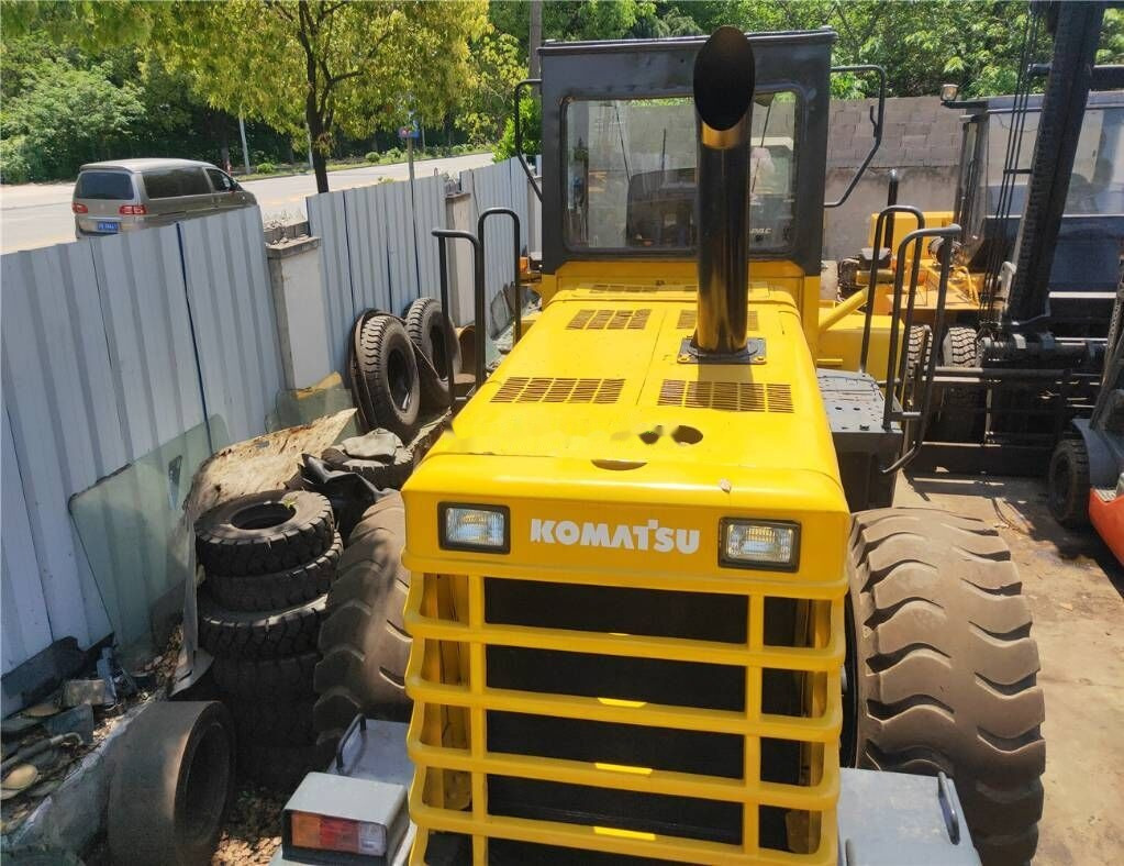 Komatsu WA350 - Chargeuse sur pneus: photos 3 Komatsu WA350 - Chargeuse sur pneus: photos 3