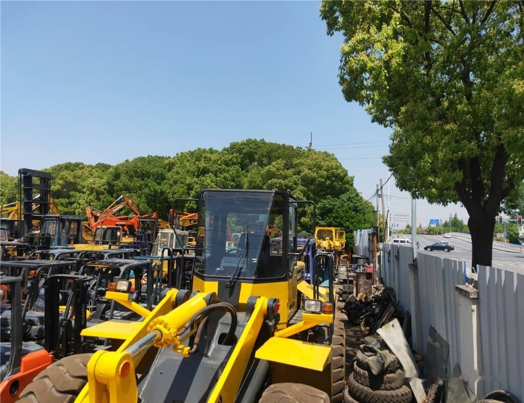 Komatsu WA350 - Chargeuse sur pneus: photos 5 Komatsu WA350 - Chargeuse sur pneus: photos 5