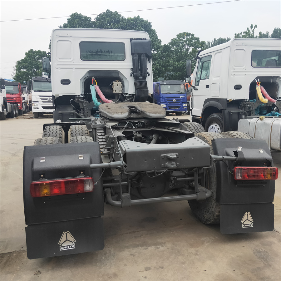 Sinotruk HOWO 371 tractor - Mini tombereau: photos 5 Sinotruk HOWO 371 tractor - Mini tombereau: photos 5