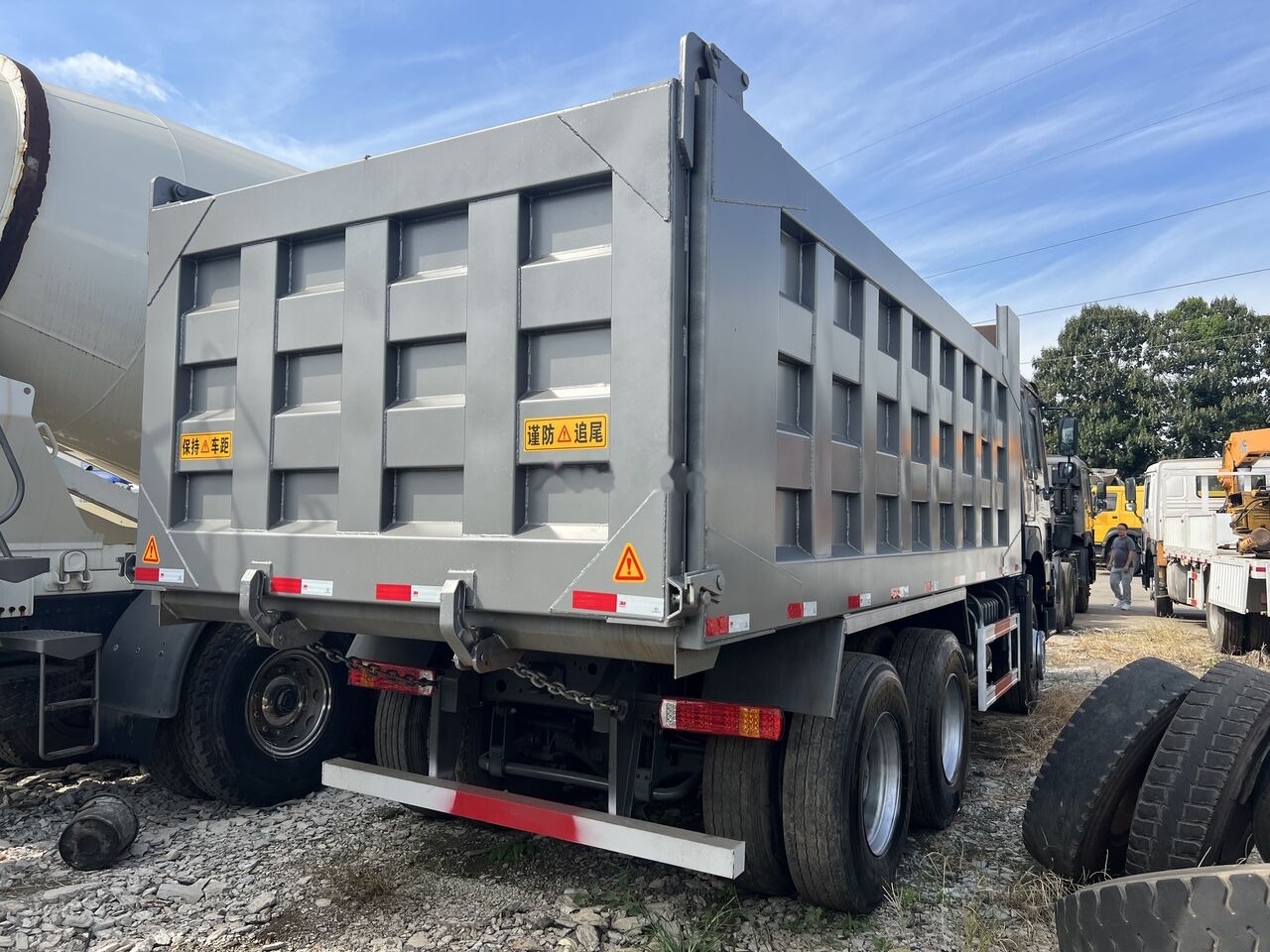 Sinotruk HOWO 375 6*4 Dump truck - Camion benne: photos 5 Sinotruk HOWO 375 6*4 Dump truck - Camion benne: photos 5