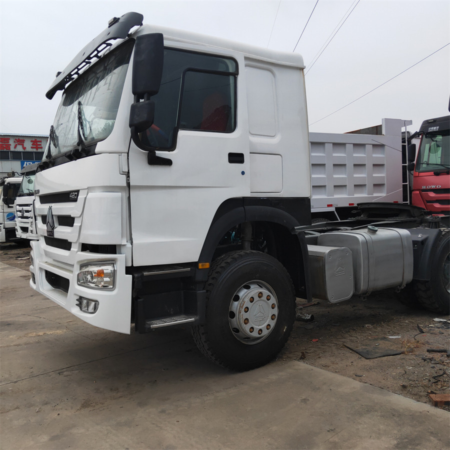 Sinotruk HOWO 420 tractor - Mini tombereau: photos 5 Sinotruk HOWO 420 tractor - Mini tombereau: photos 5