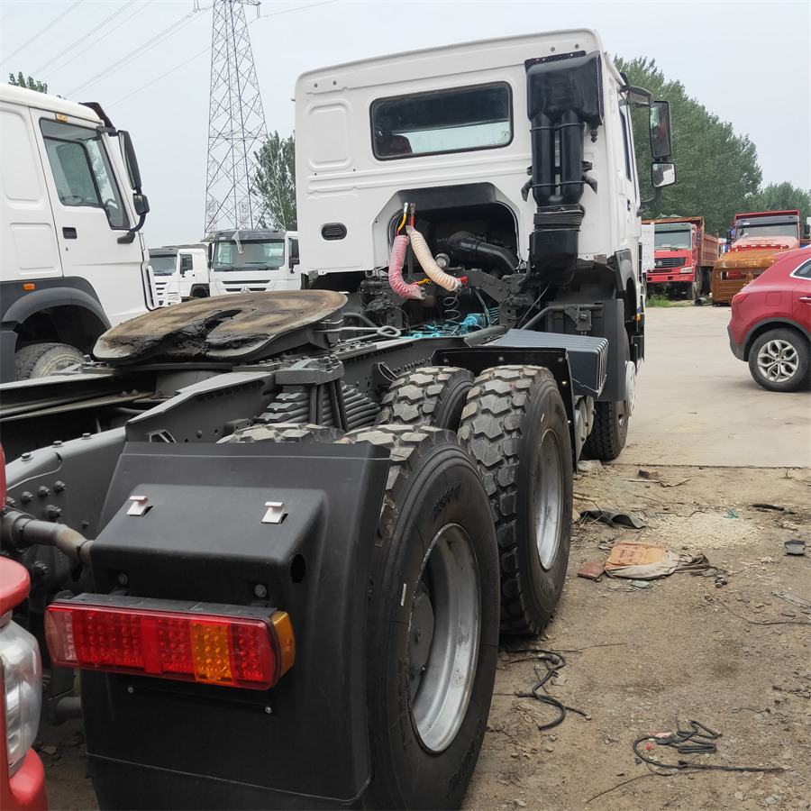 Sinotruk HOWO 420 tractor - Mini tombereau: photos 2 Sinotruk HOWO 420 tractor - Mini tombereau: photos 2